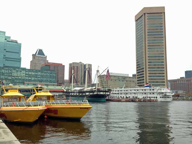 Baltimore inner harbor付近