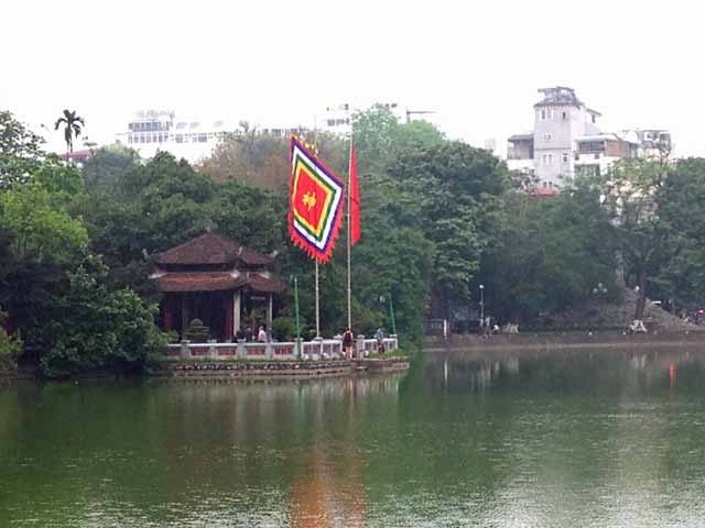ホアンキエム湖