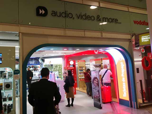 VodafoneのプリペイドSIMカードが買える場所