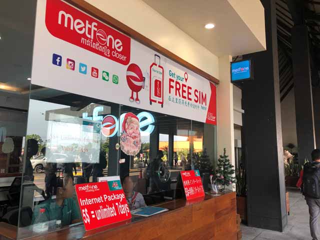 カンボジアのシェムリアップ国際空港にあるmetfoneの店舗