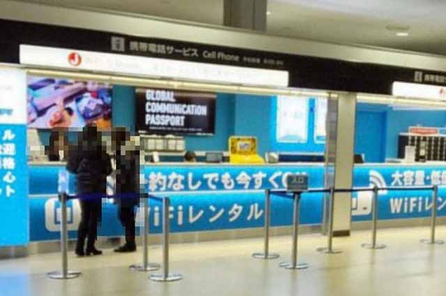 グローバルWiFi成田空港のカウンター