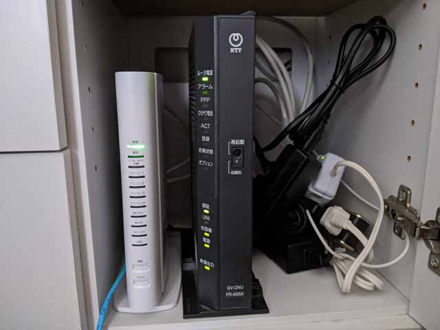 NTTの一体型の回線終端装置(PR-400MI)と光BBユニット